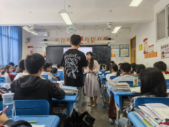詩潤濱江，青春教韻50.png