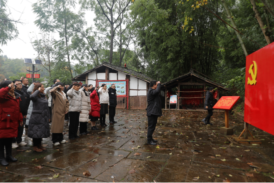 尋紅色根脈，鑄奮斗力量--遂寧四中黨總支開展紅色教育主題黨日活動(dòng)(1)140.png