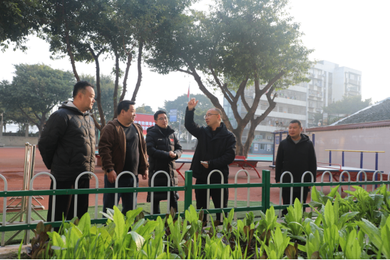 農(nóng)牧專家現(xiàn)場指導15.png